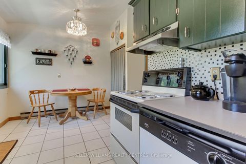 Photo 6 at 871 Elgin Street, Leslie Valley, Newmarket