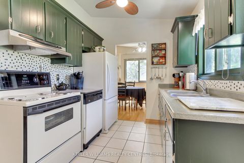 Photo 7 at 871 Elgin Street, Leslie Valley, Newmarket