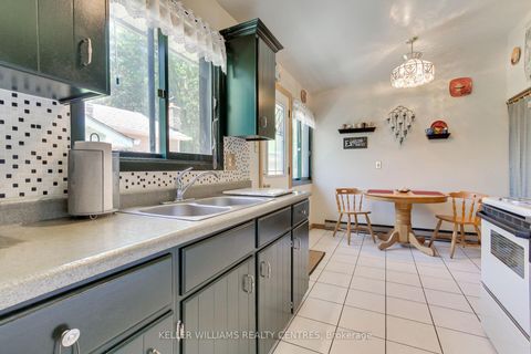 Photo 9 at 871 Elgin Street, Leslie Valley, Newmarket