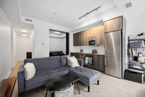Photo 2 at 208 - 101 Erskine Avenue, Mount Pleasant West, Toronto