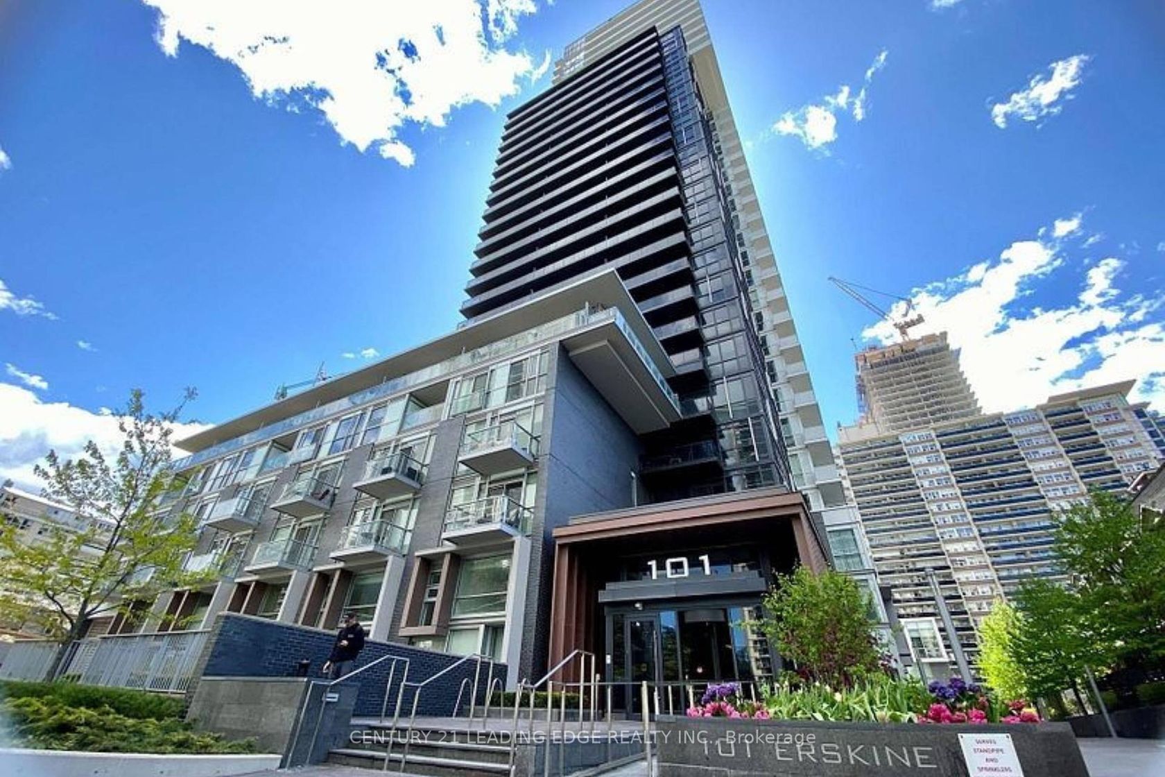 208 - 101 Erskine Avenue, Mount Pleasant West, Toronto by Loree Meneguzzi Real Estate 208 - 101 Erskine Avenue, Mount Pleasant West, Toronto