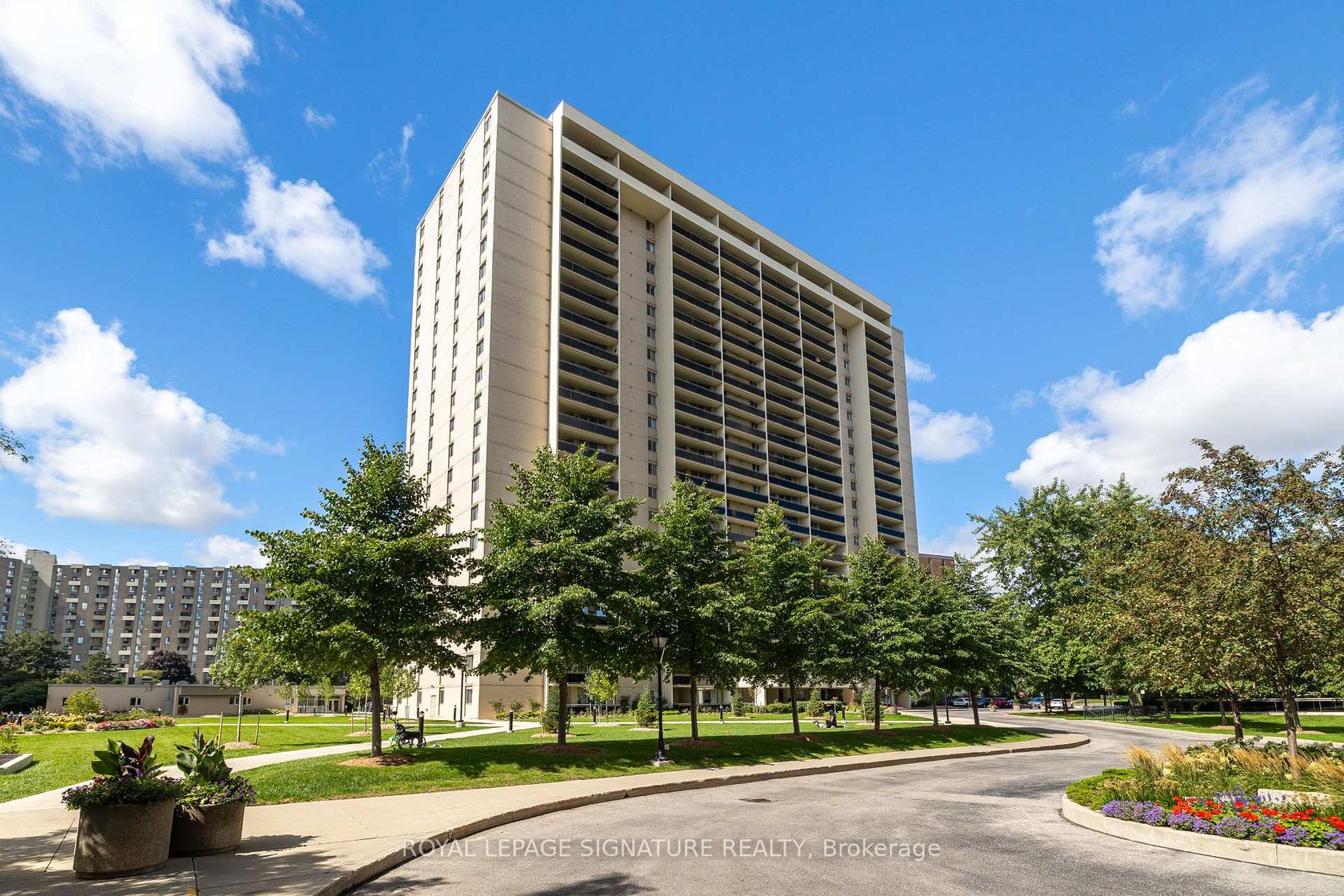 2105 - 820 Burnhamthorpe Road, Markland Wood, Toronto 