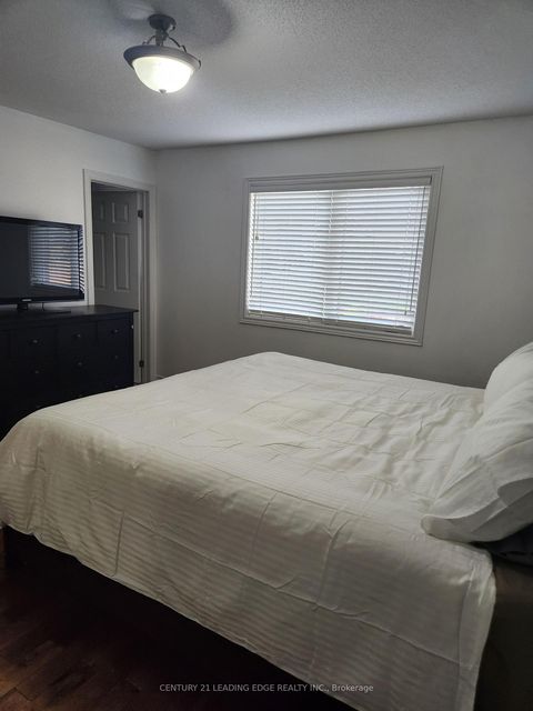 Photo 7 at 12 Pringdale Gardens Circle, Eglinton East, Toronto