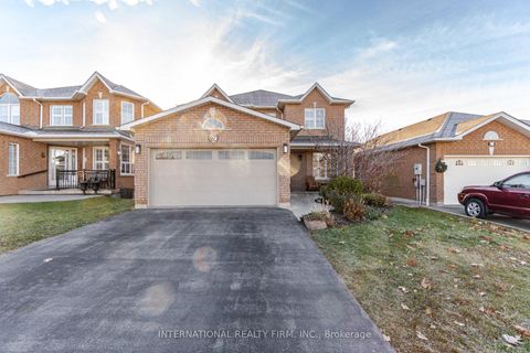 Photo 2 at 67 Rosanna Crescent, Maple, Vaughan