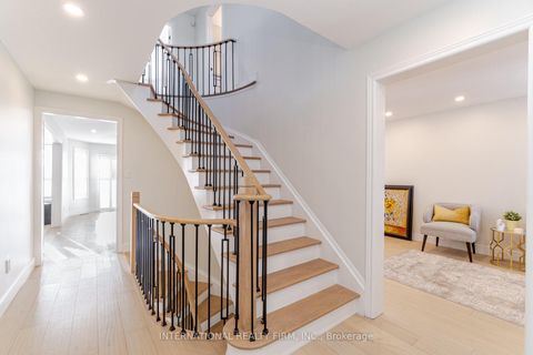 Photo 5 at 67 Rosanna Crescent, Maple, Vaughan