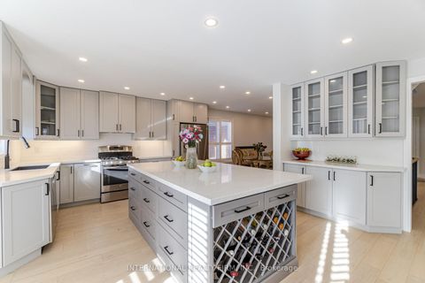 Photo 9 at 67 Rosanna Crescent, Maple, Vaughan