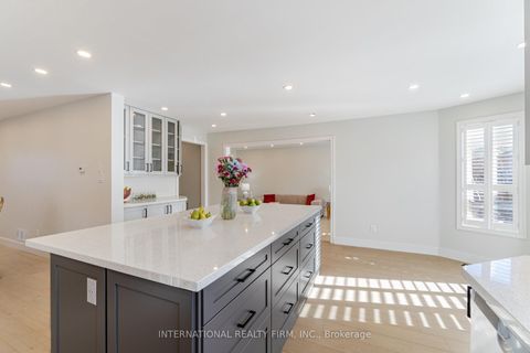 Photo 10 at 67 Rosanna Crescent, Maple, Vaughan