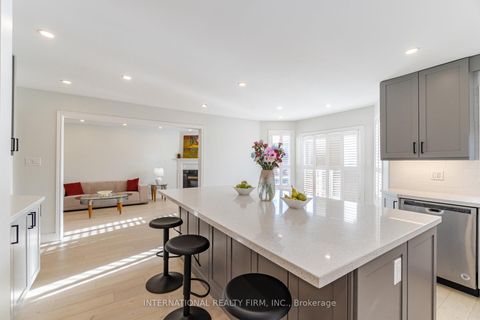 Photo 11 at 67 Rosanna Crescent, Maple, Vaughan
