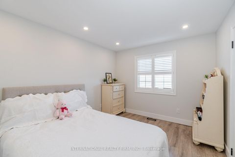 Photo 32 at 67 Rosanna Crescent, Maple, Vaughan
