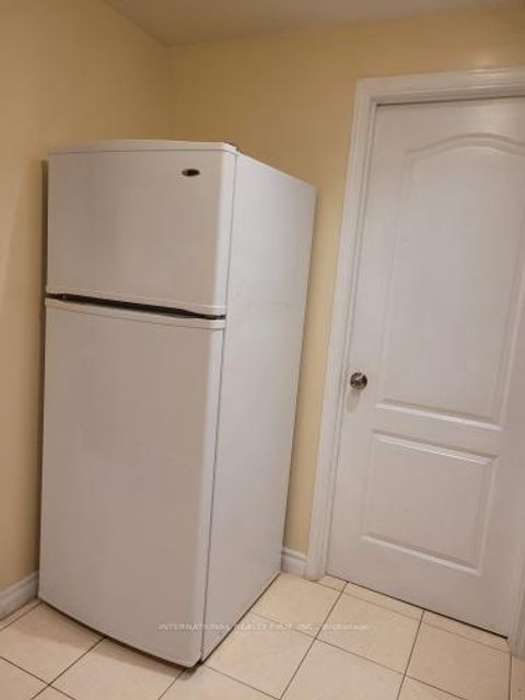 Photo 5 at 23 Hackett Avenue, York University Heights, Toronto