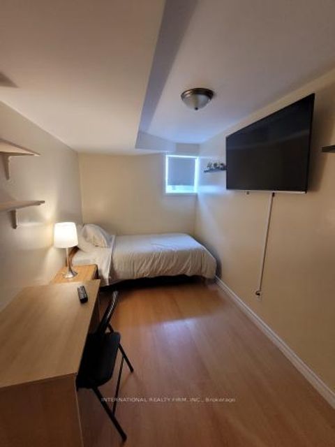 Photo 7 at 23 Hackett Avenue, York University Heights, Toronto