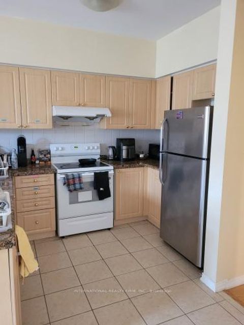 Photo 9 at 23 Hackett Avenue, York University Heights, Toronto