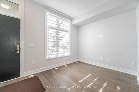 Photo 9 at L142 - 9580 Islington Avenue, Sonoma Heights, Vaughan