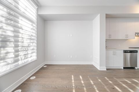 Photo 10 at L142 - 9580 Islington Avenue, Sonoma Heights, Vaughan