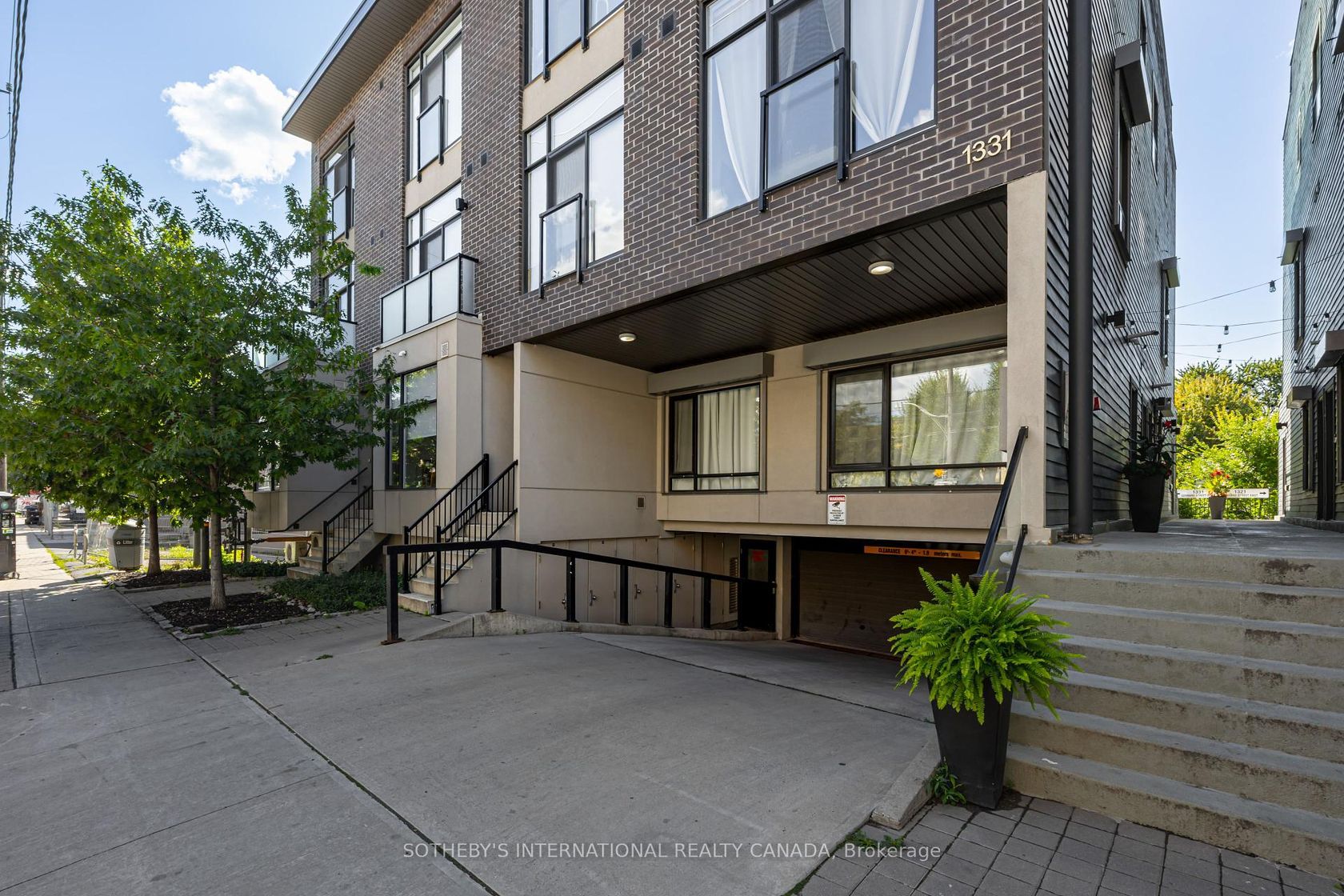 4 - 1331 Gerrard Street, Coxwell, Toronto 