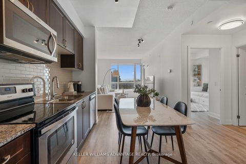 Photo 7 at 813 - 2800 Keele Street, CFB, Toronto