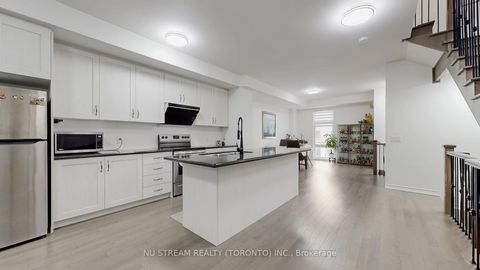 Photo 7 at 76 Puisaya Drive, Rural Richmond Hill, Richmond Hill