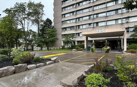 Photo 2 at 1702 - 715 Don Mills Road, Flemingdon Park, Toronto