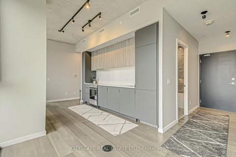 Photo 13 at Ph 810 - 7 Smith Crescent, Queensway, Toronto