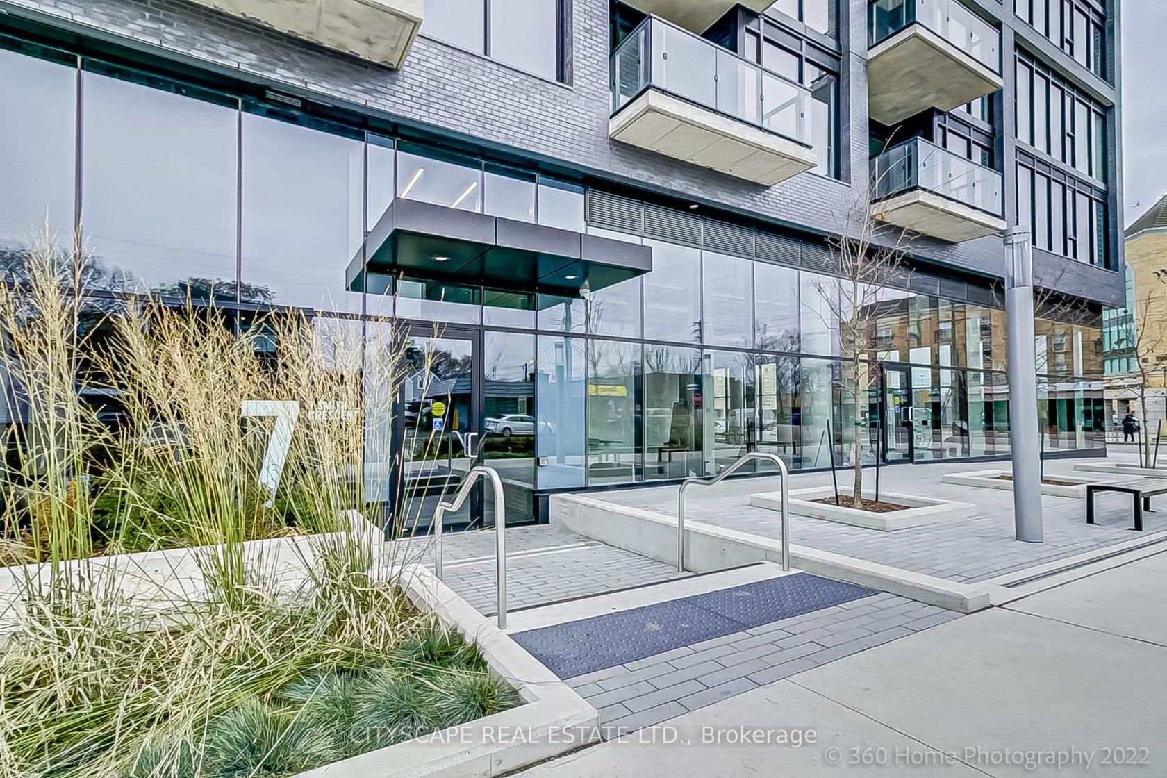 Ph 810 - 7 Smith Crescent, Queensway, Toronto 