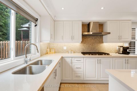 Photo 23 at 263 Upper Highland Crescent, Windfields, Toronto