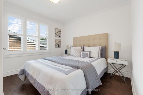 Photo 35 at 263 Upper Highland Crescent, Windfields, Toronto