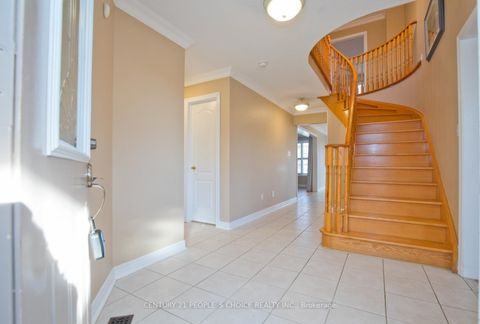 Photo 3 at 71 Rosanna Crescent, Maple, Vaughan