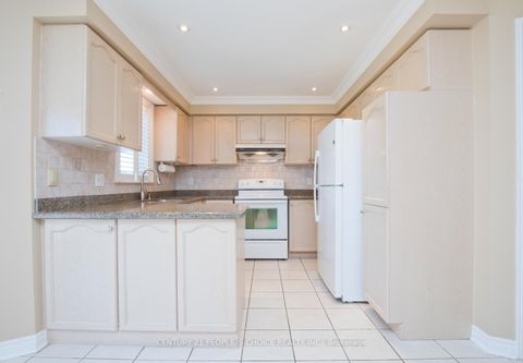 Photo 8 at 71 Rosanna Crescent, Maple, Vaughan