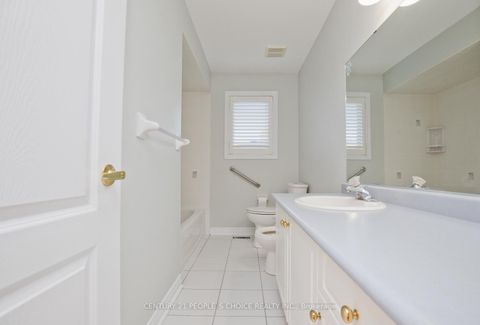 Photo 23 at 71 Rosanna Crescent, Maple, Vaughan