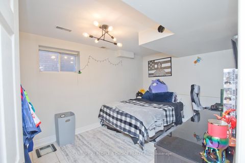 Photo 33 at 71 Rosanna Crescent, Maple, Vaughan