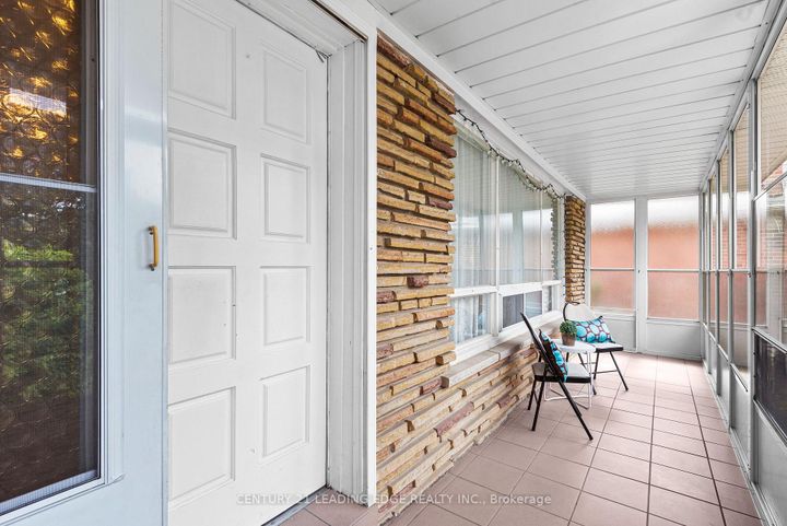 Photo 3 at 3651 Broomhill Crescent, Applewood, Mississauga