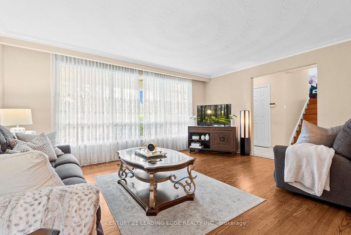 Photo 5 at 3651 Broomhill Crescent, Applewood, Mississauga