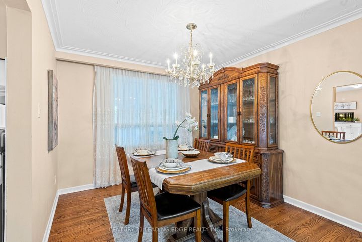 Photo 6 at 3651 Broomhill Crescent, Applewood, Mississauga