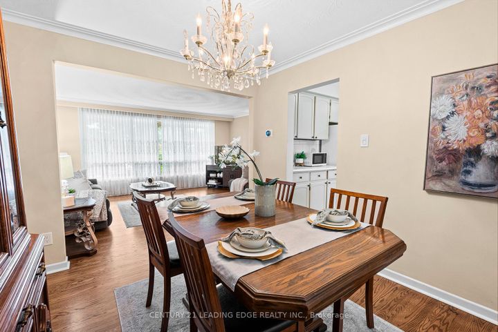 Photo 7 at 3651 Broomhill Crescent, Applewood, Mississauga