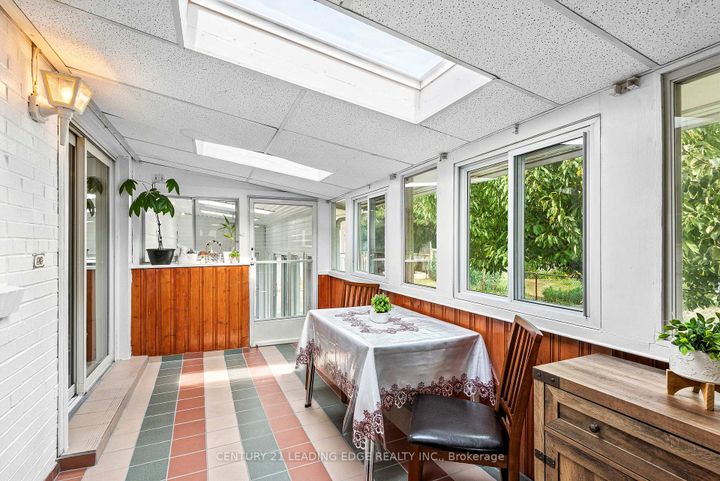 Photo 11 at 3651 Broomhill Crescent, Applewood, Mississauga
