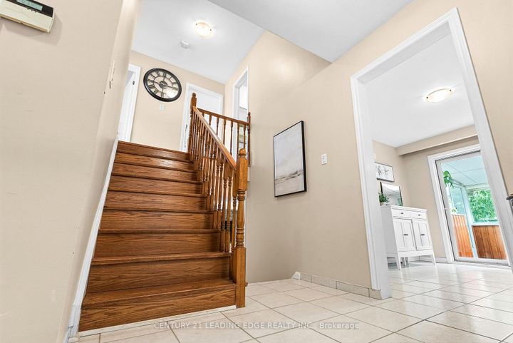 Photo 12 at 3651 Broomhill Crescent, Applewood, Mississauga