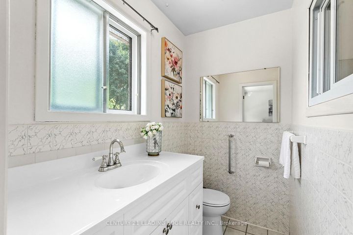 Photo 15 at 3651 Broomhill Crescent, Applewood, Mississauga