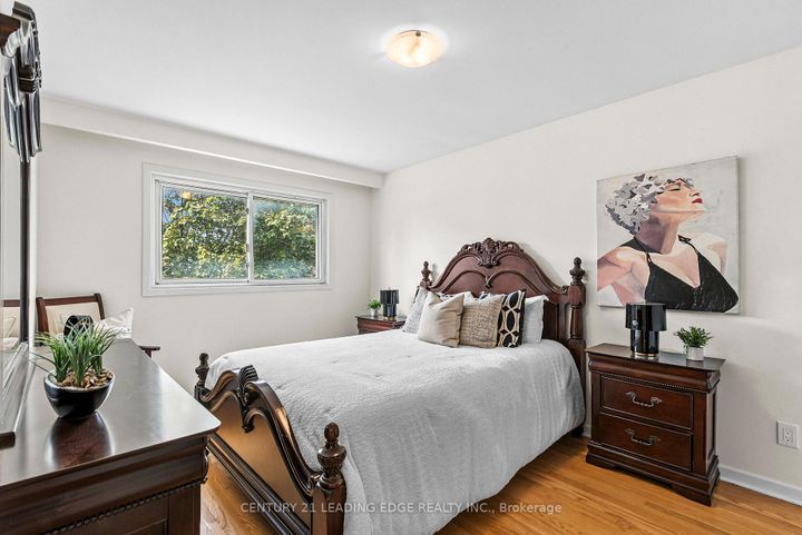 Photo 16 at 3651 Broomhill Crescent, Applewood, Mississauga