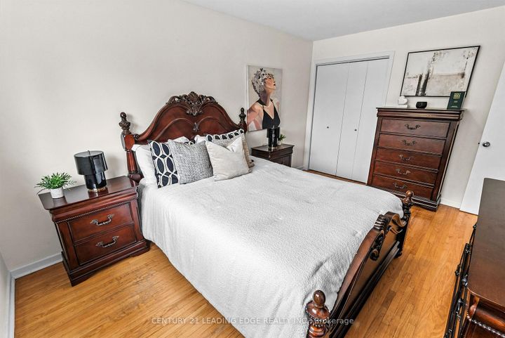Photo 17 at 3651 Broomhill Crescent, Applewood, Mississauga