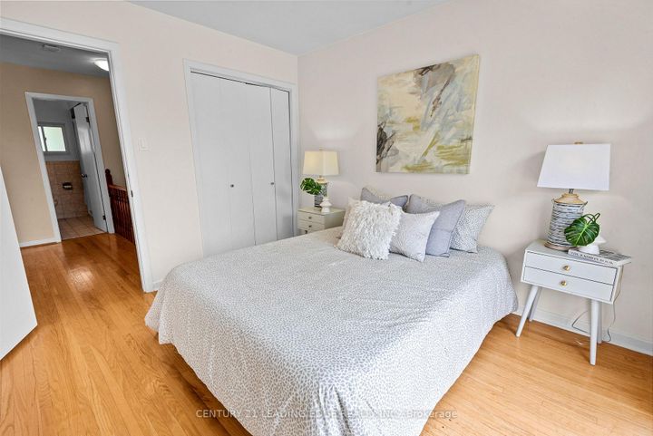 Photo 19 at 3651 Broomhill Crescent, Applewood, Mississauga