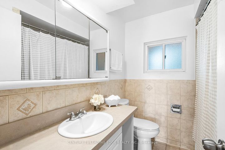 Photo 21 at 3651 Broomhill Crescent, Applewood, Mississauga