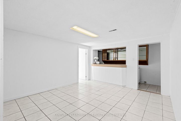 Photo 28 at 3651 Broomhill Crescent, Applewood, Mississauga