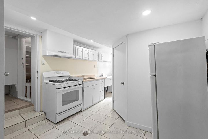 Photo 33 at 3651 Broomhill Crescent, Applewood, Mississauga