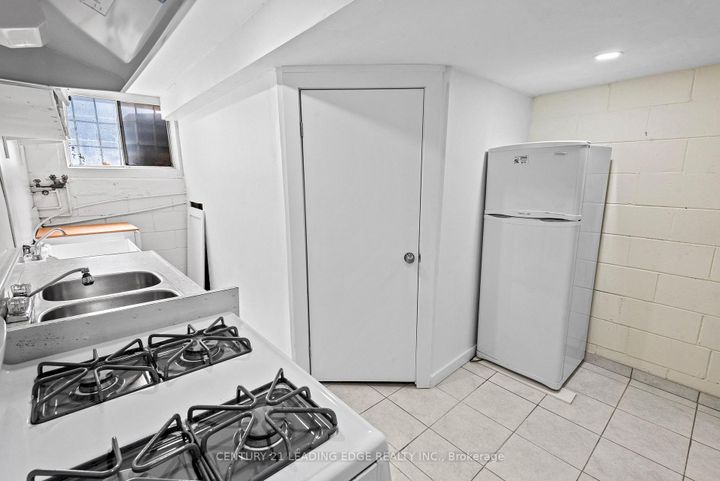 Photo 34 at 3651 Broomhill Crescent, Applewood, Mississauga