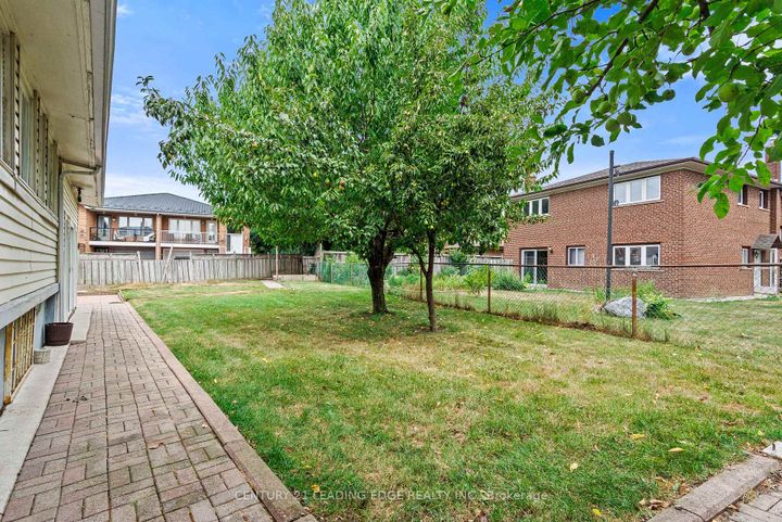 Photo 37 at 3651 Broomhill Crescent, Applewood, Mississauga