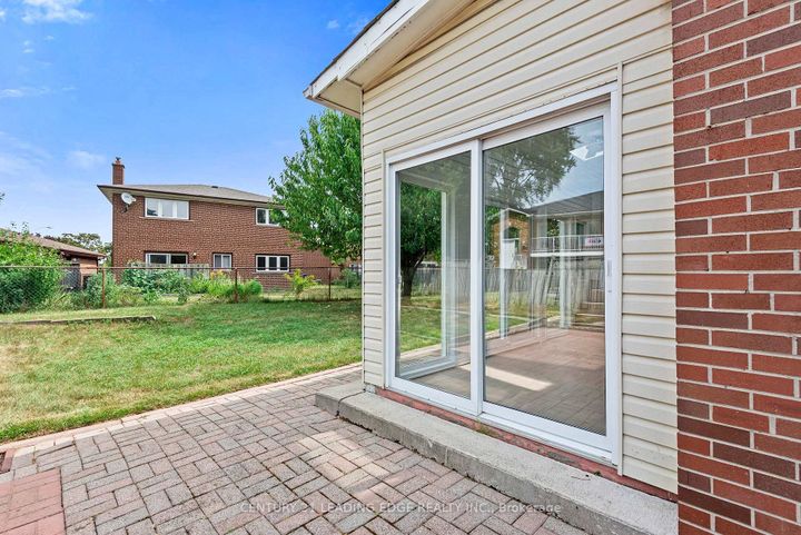 Photo 38 at 3651 Broomhill Crescent, Applewood, Mississauga