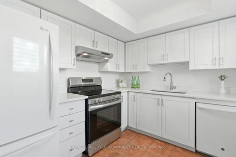 Photo 9 at 305 - 14924 Yonge Street, Aurora Highlands, Aurora