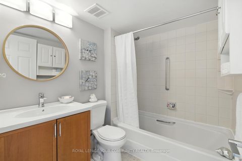 Photo 10 at 305 - 14924 Yonge Street, Aurora Highlands, Aurora