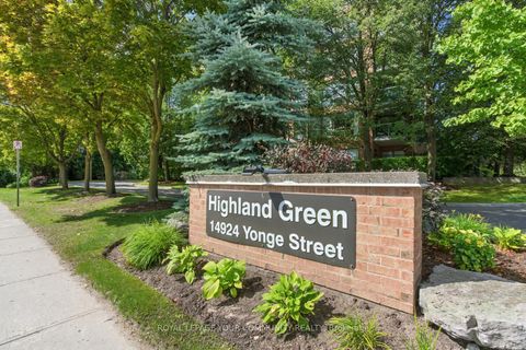 Photo 20 at 305 - 14924 Yonge Street, Aurora Highlands, Aurora