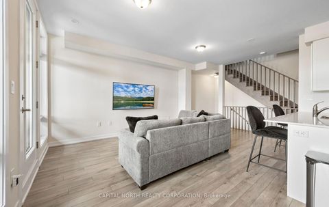 Photo 9 at 33 Kintall Way, Steeles West Industrial, Vaughan